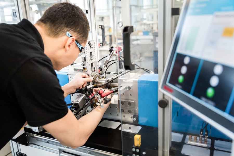 Selecting the right coil manufacturer is a crucial factor for the success of your project. A professional coil manufacturer should have the necessary experience and expertise to meet your specific requirements. Additionally, you should look for technological advancements and flexibility in production. A good coil manufacturer adapts to changes and ensures that the coils meet high-quality standards. Customer service also plays an important role.
