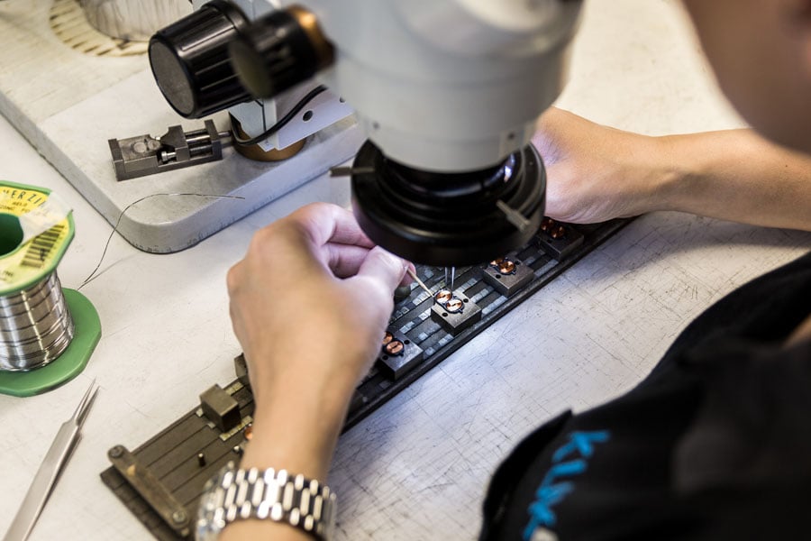 Komplexa utvecklingsprojekt för solenoidspolar tar ofta längre tid inom medicinteknik. Så behöver det inte vara. För att förhindra att detta händer behöver du en erfaren partner vid din sida.  Vår checklista sammanfattar några tips som hjälper utvecklare att få de spolar de behöver för sin medicintekniska applikation inom den tidsram de har i åtanke.